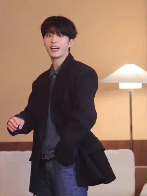 范丞丞这个又帅又乖又萌的样子,真的太让人喜欢了呀