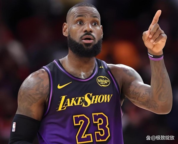 勒布朗·詹姆斯，统治了NBA二十多年的“国王”，正经历着职业生涯最冰冷的时刻