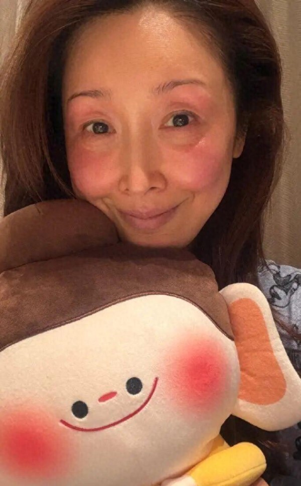 零下25度脸冻成佛小伴！孙悦一张素颜照，撕开了春晚最扎心真相