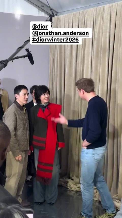 梁朝伟合照推刘嘉玲站C位，经纪人分享甜蜜互动