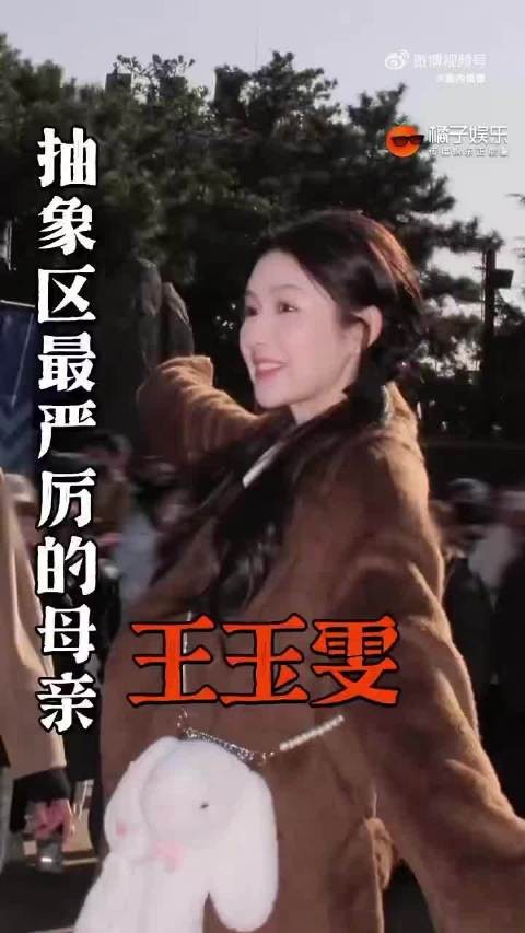 陈星旭环球影城手搓物料，配合王玉雯玩梗萌翻观众