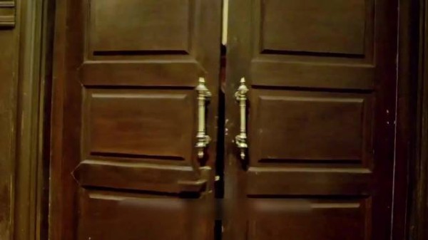 伪装者：樱花好被炸，明楼大型表演现场，汪曼春被利用到了极致啊