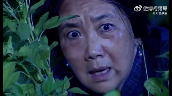 老太太发现惊恐的一幕