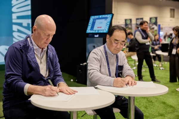 高尔夫尊中国分别与美国Nessie Capital公司和Groundplay公司签订 “城市高尔夫设备出口”协议