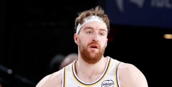 拿着双向合同的落选秀，竟然在最近三场比赛里场均能砍下11分，队内得分排第五