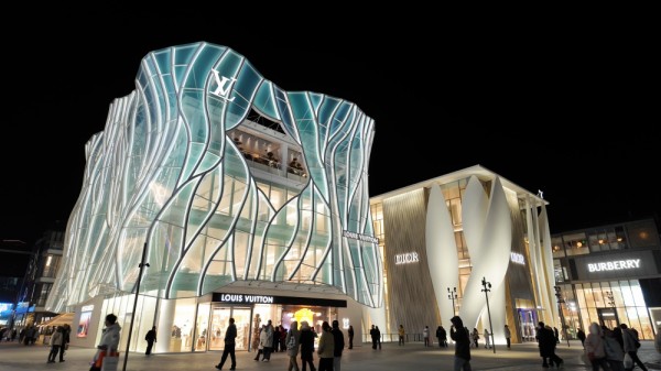 奢侈品独栋“扎堆”三里屯，线下商业地标正抢回流量