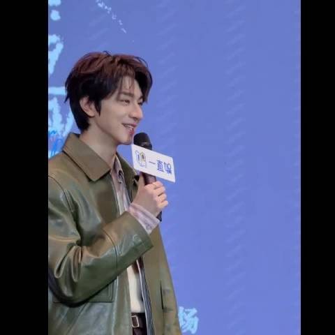 林一签售会现场为粉丝戴戒指,温柔互动引热议