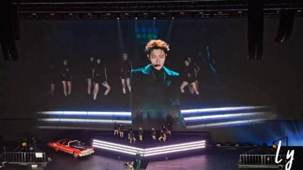 木子洋舞台现场一秒换衣 导播太懂大家想看什么了