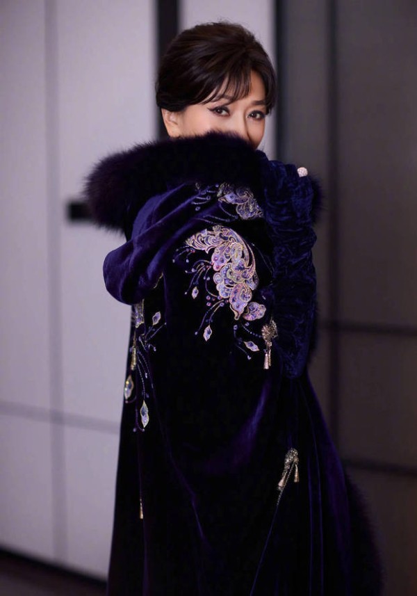 赵雅芝魅力十足。