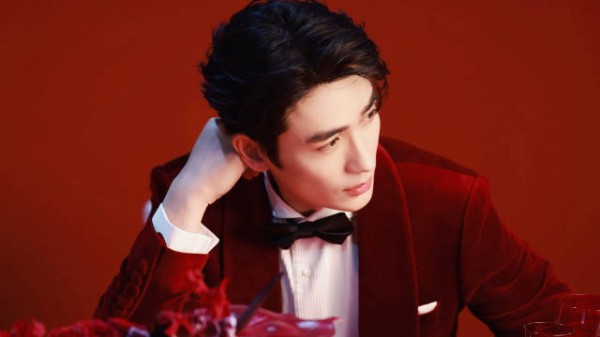 天哪朱一龙你怎么能这么好看 @朱一龙 腊八快乐呀