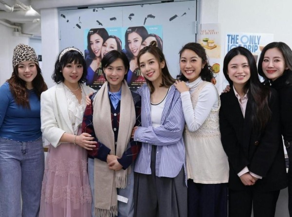 54岁朱茵颜值恢复巅峰，面容变化让人赞叹，与43岁前TVB花旦斗艳