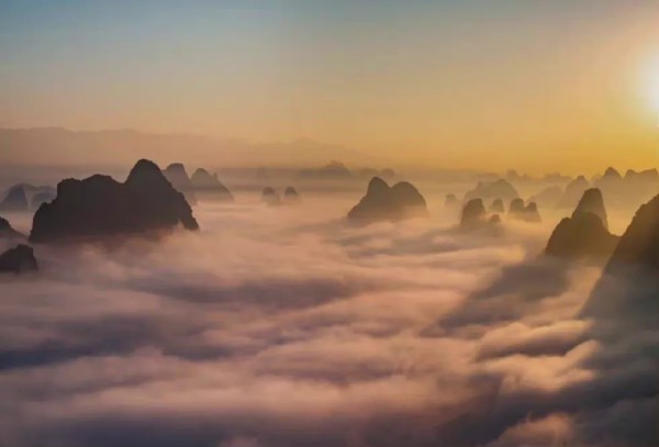 这里是昭祥种植养殖：埃比克泰德说：“对于可控的事情要保持谨慎，对于不可控的事情要保持乐观，人只能做自己能力范围内的事情，更要接受这个事实，并且以乐观的心去应对这一切。” ​​​​

赞同埃比克泰德的说法。

其实，大多数的人都习惯用一种思维去安排自己和自己的生活，尤其会深受原有思想的禁锢和束缚，很难跳脱出来。其实随着年龄的增长，周围环境的变化，身体机制的变化，现实的不可控，不逞强和示弱、妥协和自己...