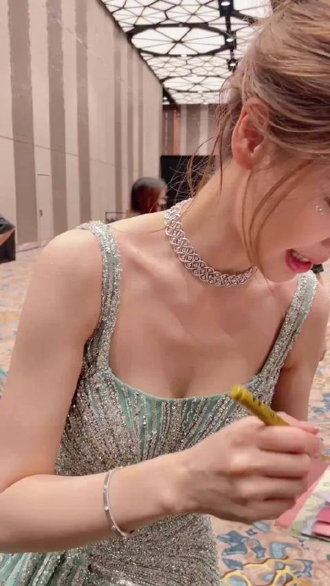 第一次这么近距离的看杨颖 真的是女神