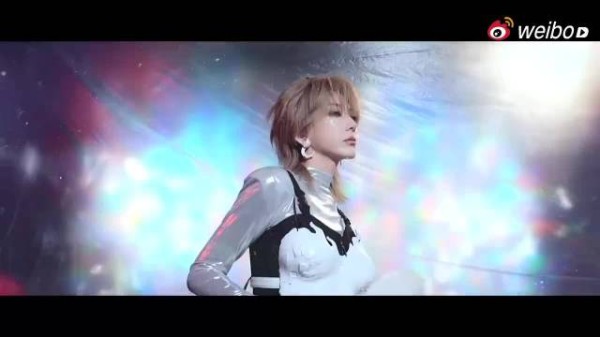 RS女团四人合体官宣,舞台再聚光芒四射