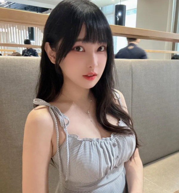 游戏圈出现女神人物，从小到大都爱玩游戏，颜值碾压官方女解说