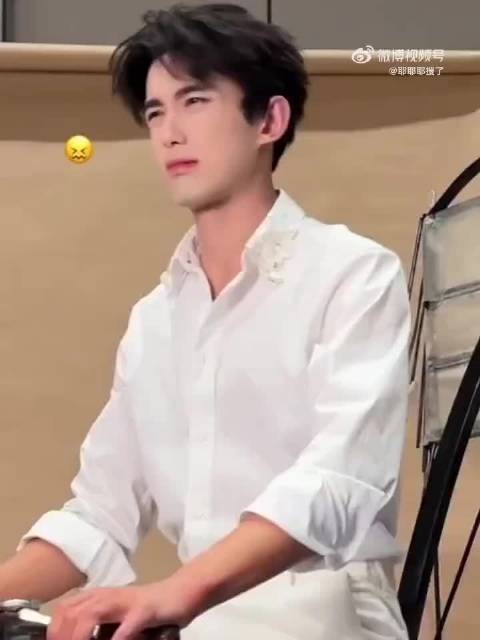 吴磊：扣子再解就油腻了！笑不活了！给我全解了，这么见外干啥