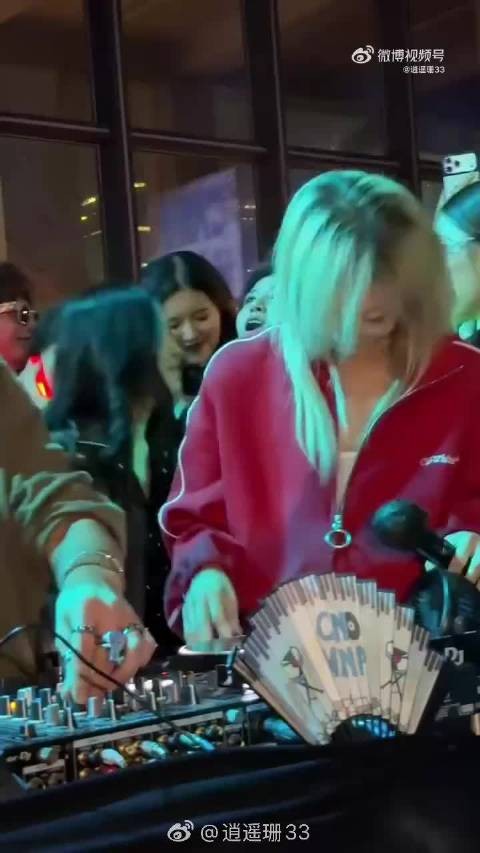 郑秀文舞台游刃有余观众自叹不如