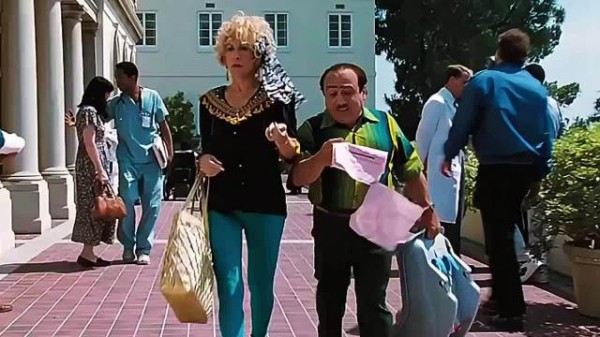 小女孩从小不受父母待见却拥有超凡能力