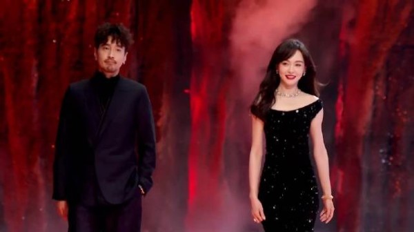 41岁唐嫣依旧美的冒泡！罗晋是我唯一羡慕的男人丨星光大赏