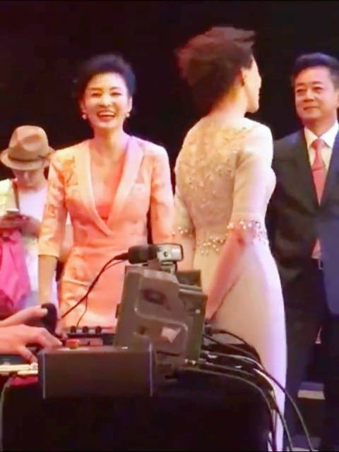 董卿周涛，曾经春晚两大女神，如今又何时才能聚首