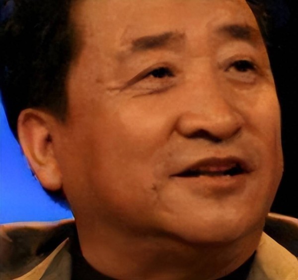 端着铁饭碗，拿着体制内工资，住北京上亿豪宅，姜昆到底凭什么？