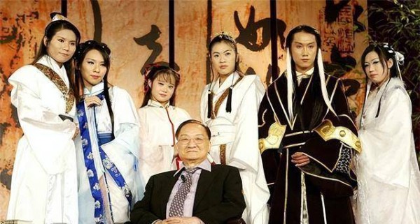 金庸为啥让尹志平欺辱小龙女，却让欧阳克放过黄蓉？长大后才明白