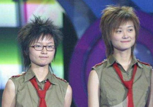 李宇春周笔畅终于同框，时隔15年的时间，两人气质依旧没变化！