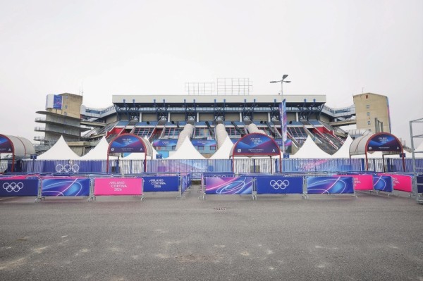 冰上大幕即将拉开 世界各地运动员已就位