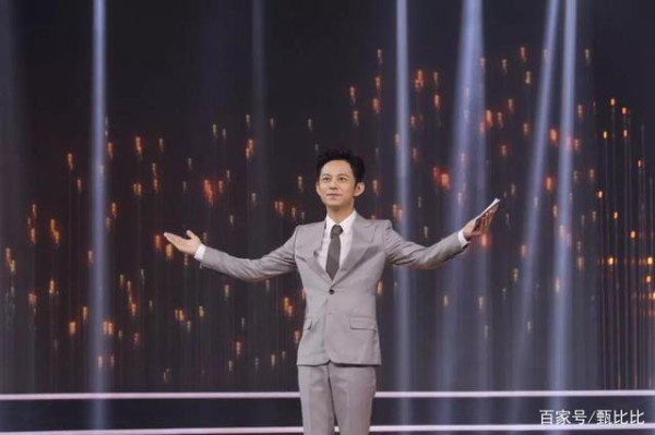 45岁的高情商救场王何炅：真正的善良是让每一个人都体面