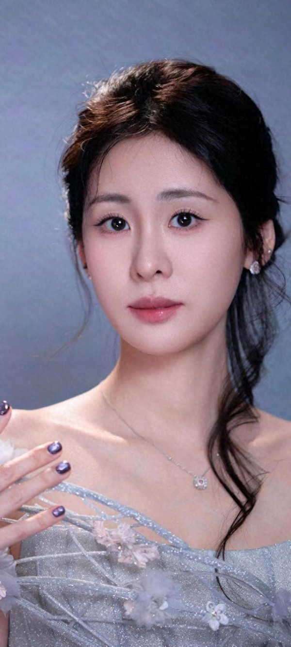 当私生饭、未婚生子、抢歌曲版权，张碧晨身上哪个标签是假的？