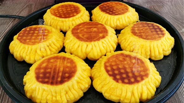 多吃南瓜好处多，不用包，不用水，比馒头还简单，老人孩子都喜欢