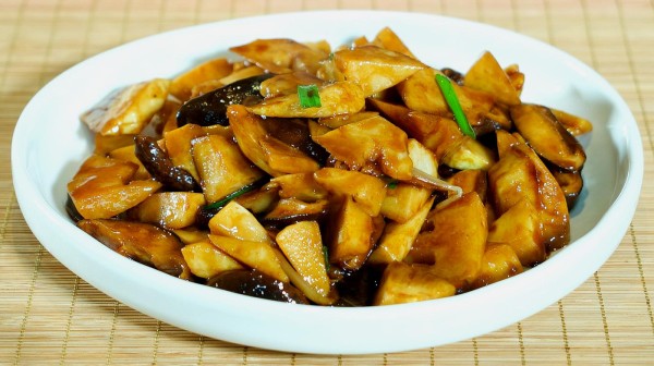 饭店厨师教做家常菜烧二冬，香菇、冬笋做主料，保准吃一次就上瘾