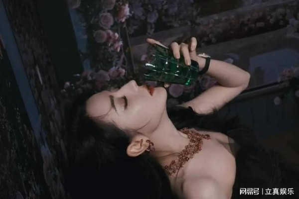 迪丽热巴罕见缺席微博之夜红毯环节 粉丝纷纷表达遗憾之情