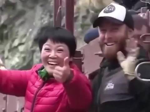 大妈也是吃了没文化的亏