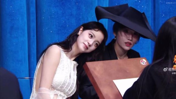 刘雨昕欧阳娜娜贴贴