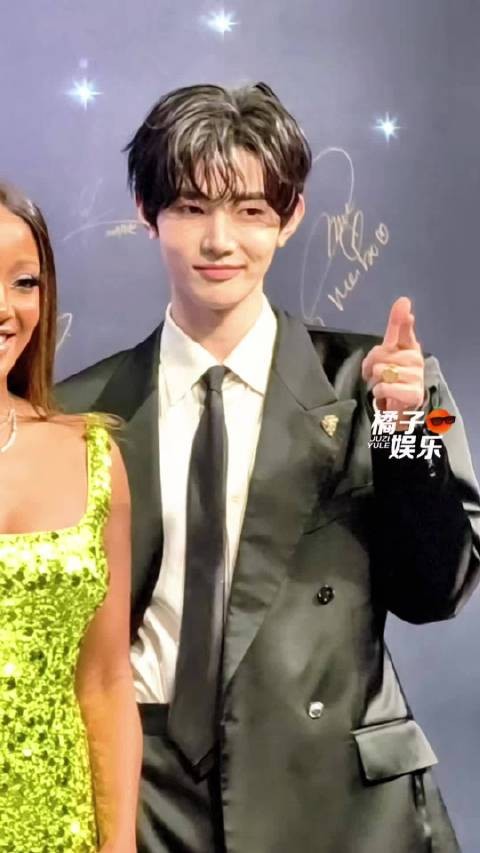 被章昊这个饭撒小机器人萌晕了！