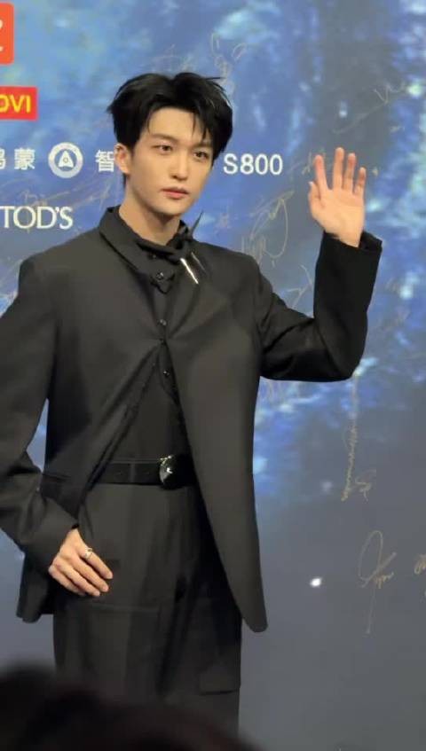 黄子弘凡装酷失败瞬间可爱值拉满