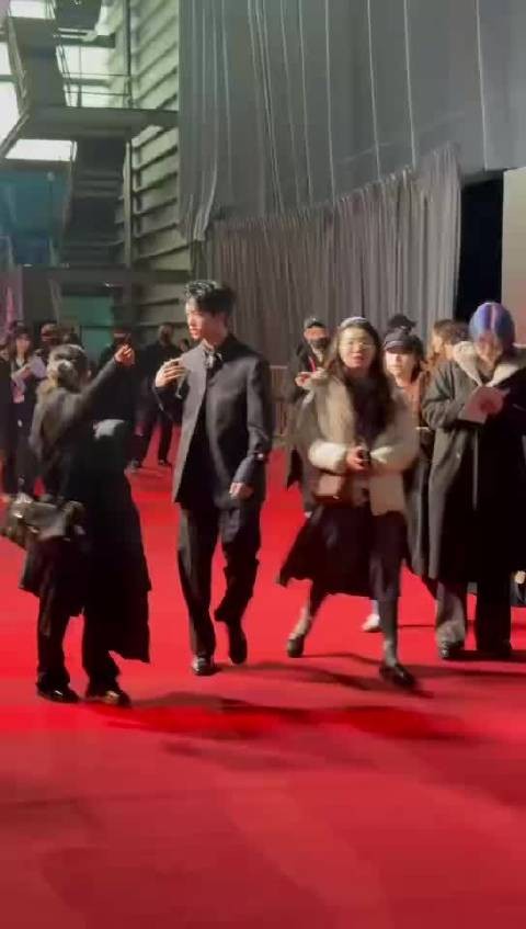 黄子弘凡鸟巢演唱会互动引热议