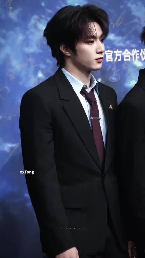 古驰官博认领刘耀文微博之夜服装