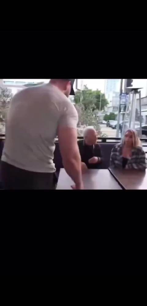 以色列裔好莱坞制片人与15岁少女共进午餐后返以