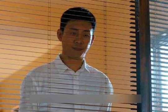 刑警队长无意间发现12年前师傅死亡的秘密