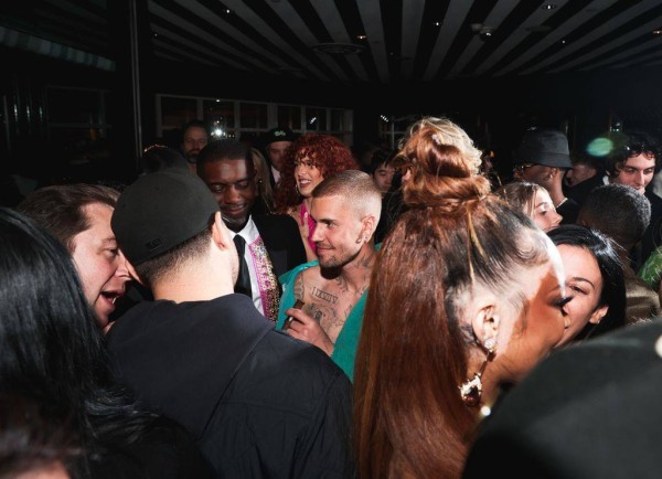 2026 格莱美周末：比弗利山庄深夜派对星光闪耀，国际音乐人齐聚一堂