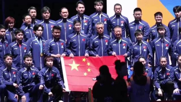 感受一下现场球迷的声音，太震撼了！