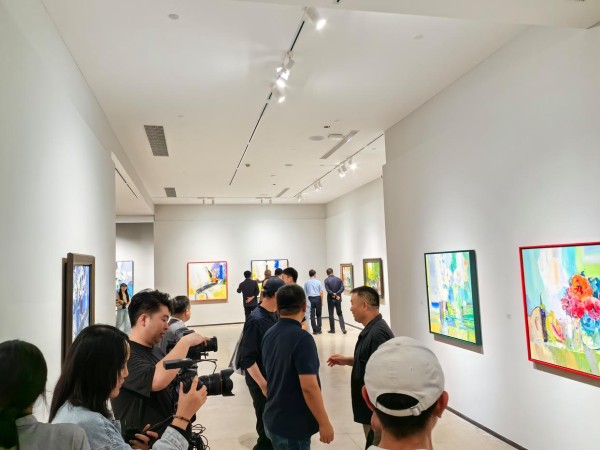 艺术圈内幕：你的才华，真的敌不过那张“隐形入场券”？