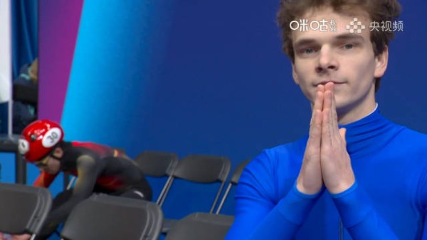 任子威调侃中立运动员祈祷动作