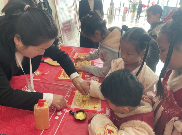 江西省图书馆：春节 “趣” 赣图 书香年味两不误