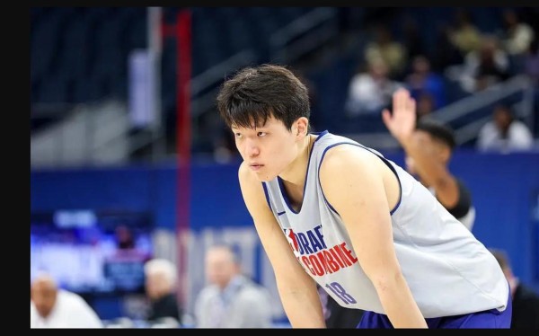 19岁杨瀚森，选秀顺位创新高，球迷评价：年轻、实龄、还有天赋