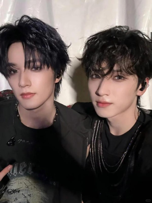 严浩翔刘耀文耍帅零帧起手，满眼是对自己颜值的欣赏肤浅的要命