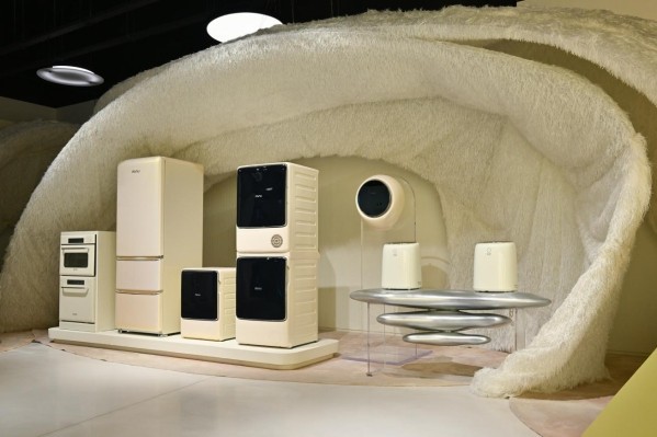 家电科技与艺术共舞，MINIJ小吉艺术中心虹桥天地店华丽启幕