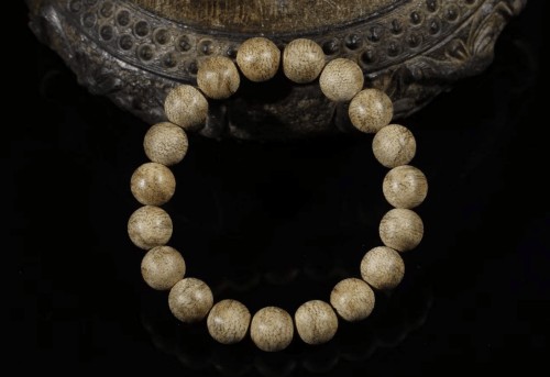 沉香：东方美学的精神符号与生活艺术